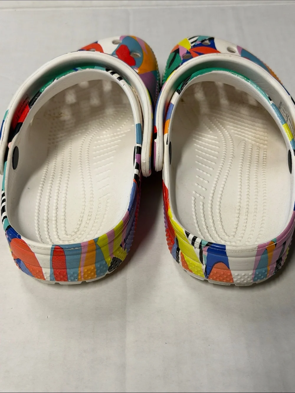 Crocs Multicolor Graphic Clogs – Men’s 5 / Women’s 7